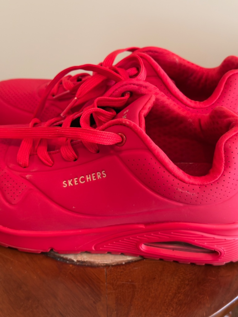 Red Skechers UNO Women's size 8.5